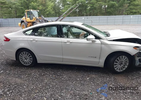 2015 Ford Fusion Hybrid Se z USA, uszkodzony, nr VIN 3FA6P0LU4FR202410